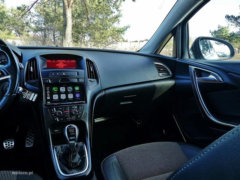 Opel Astra J 37