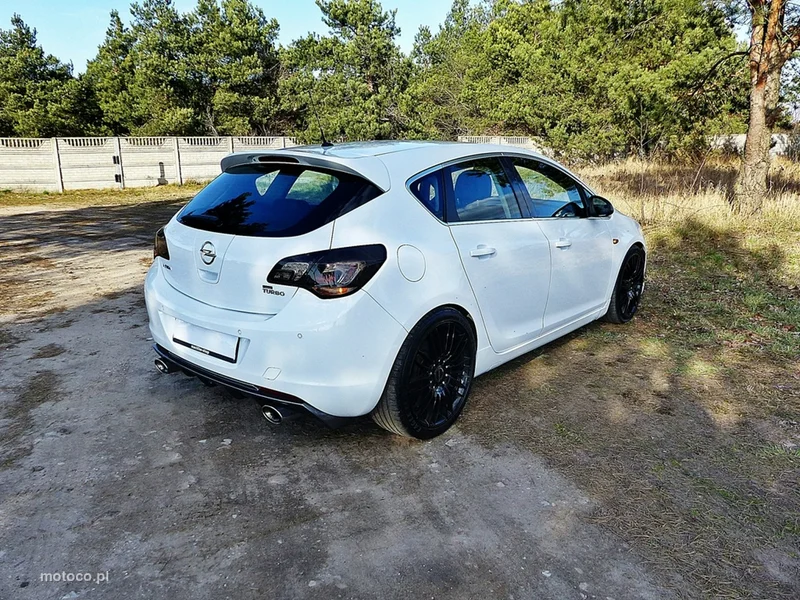 Opel Astra J 7