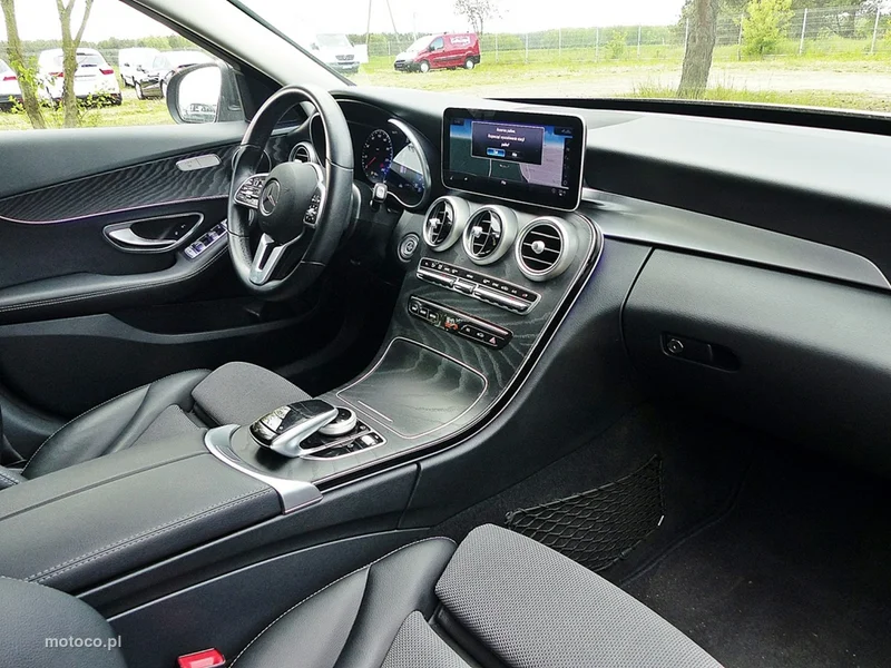 Mercedes-Benz Klasa C W205 C 220 24
