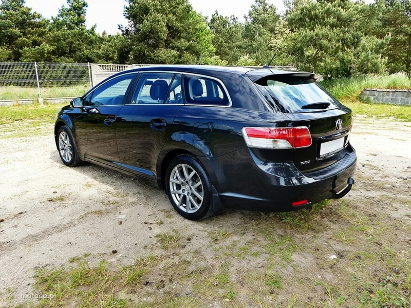 Toyota Avensis T27 11