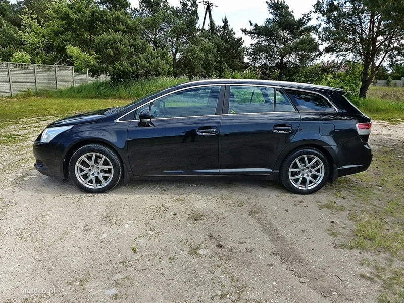 Toyota Avensis T27 12
