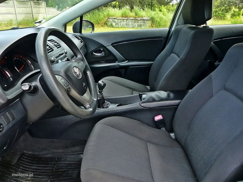 Toyota Avensis T27 19