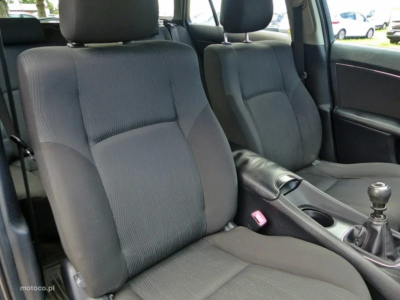 Toyota Avensis T27 26