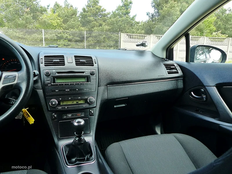 Toyota Avensis T27 37