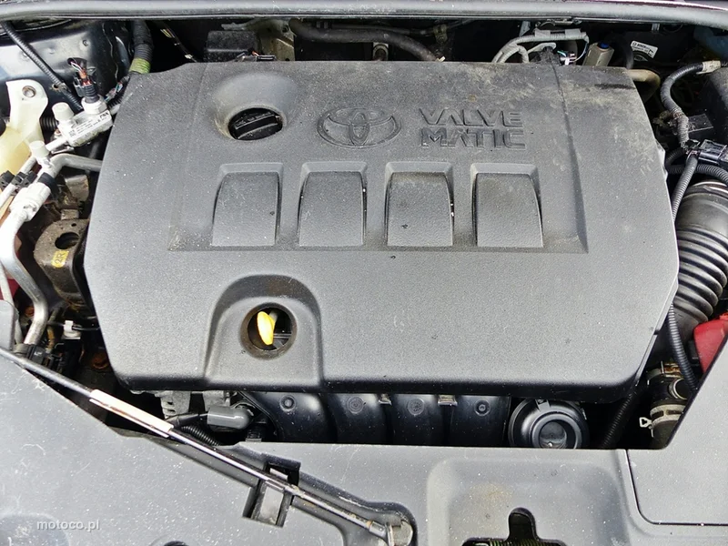 Toyota Avensis T27 39