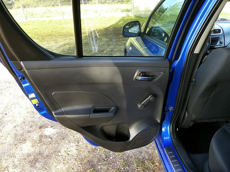 Suzuki Swift 21