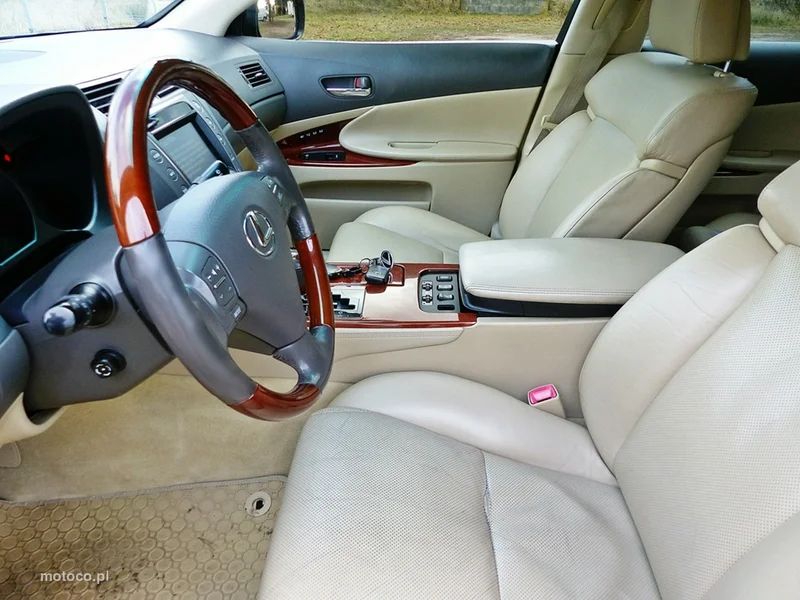 Lexus GS 19