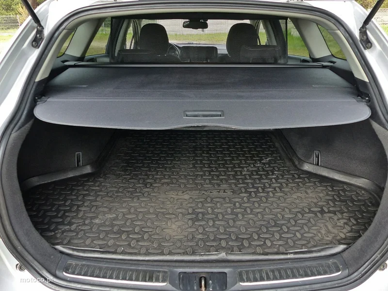 Toyota Avensis T27 11
