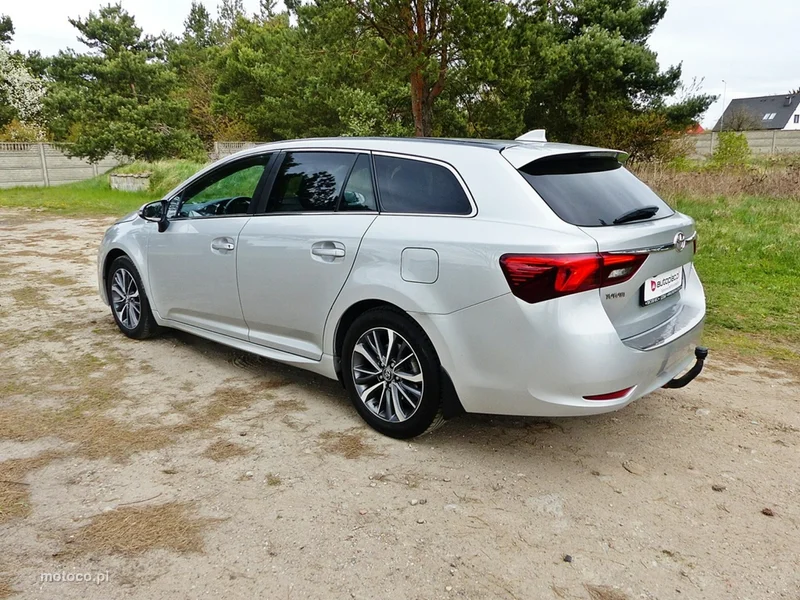 Toyota Avensis T27 12