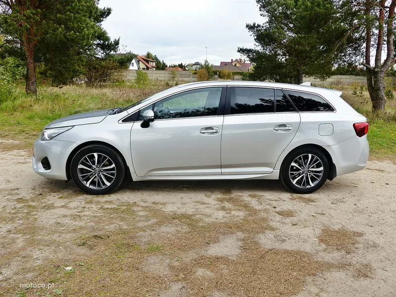 Toyota Avensis T27 13