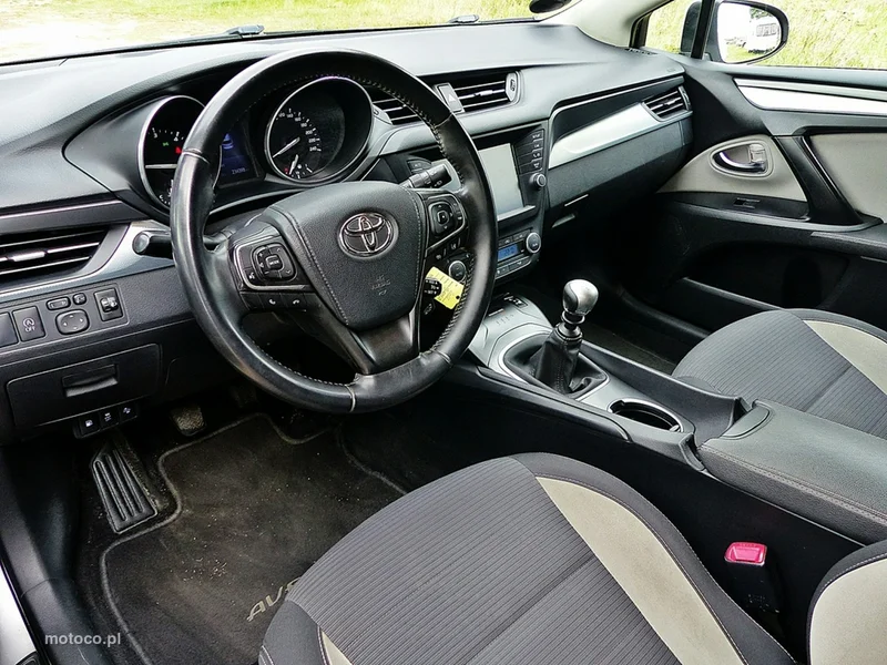 Toyota Avensis T27 19