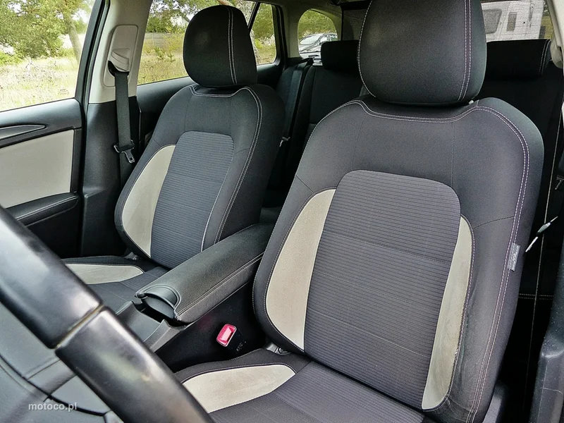 Toyota Avensis T27 21