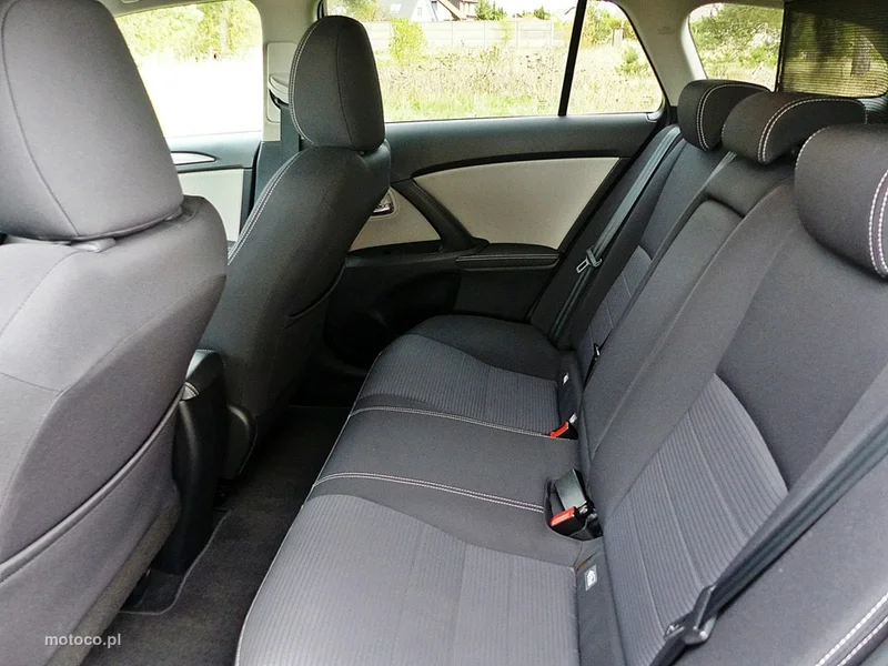 Toyota Avensis T27 23
