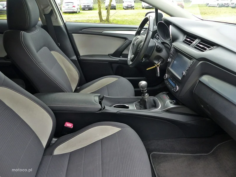 Toyota Avensis T27 26