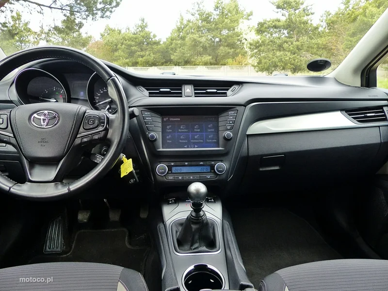 Toyota Avensis T27 36