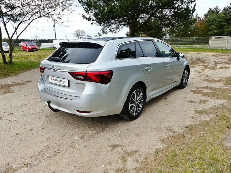 Toyota Avensis T27 8