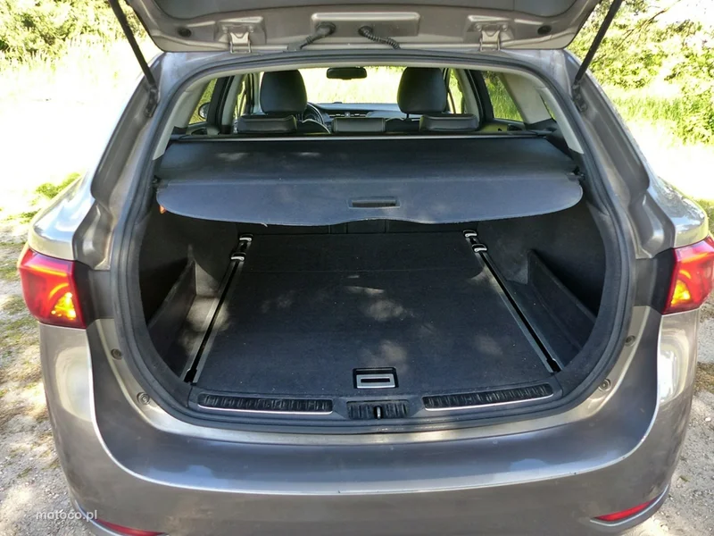 Toyota Avensis T27 11