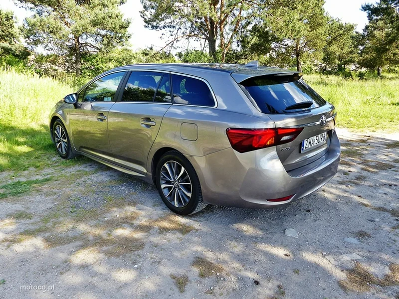 Toyota Avensis T27 12