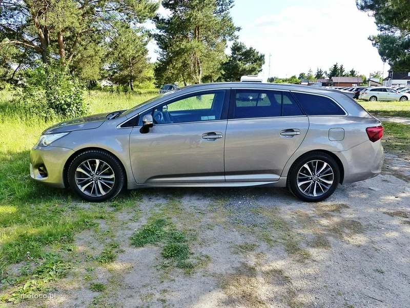 Toyota Avensis T27 13