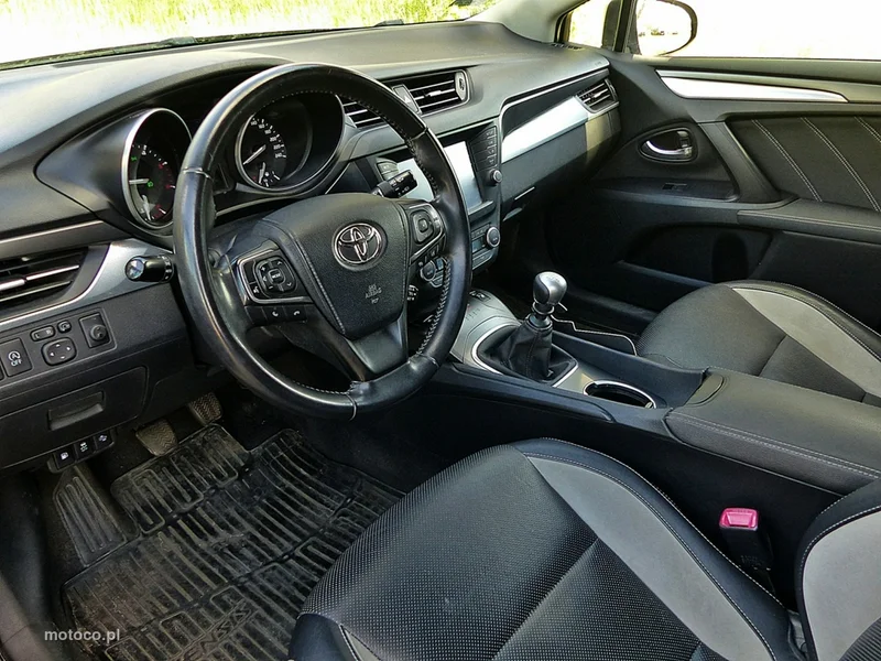 Toyota Avensis T27 18