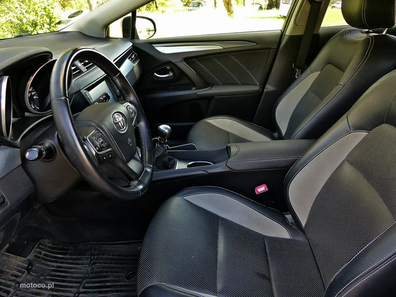 Toyota Avensis T27 19