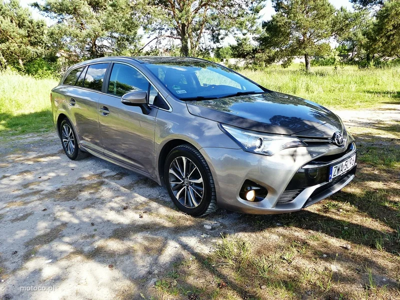 Toyota Avensis T27 3