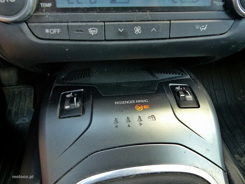 Toyota Avensis T27 33