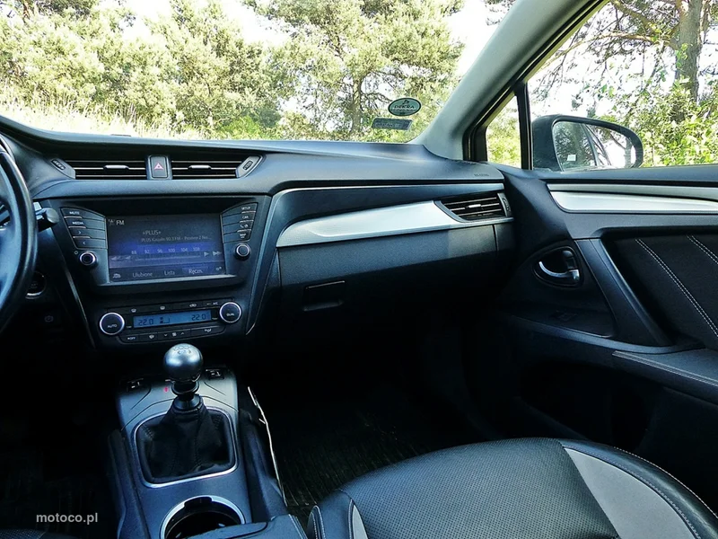 Toyota Avensis T27 37