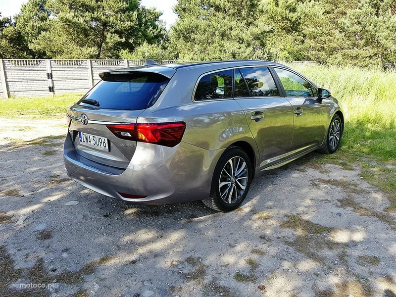 Toyota Avensis T27 8