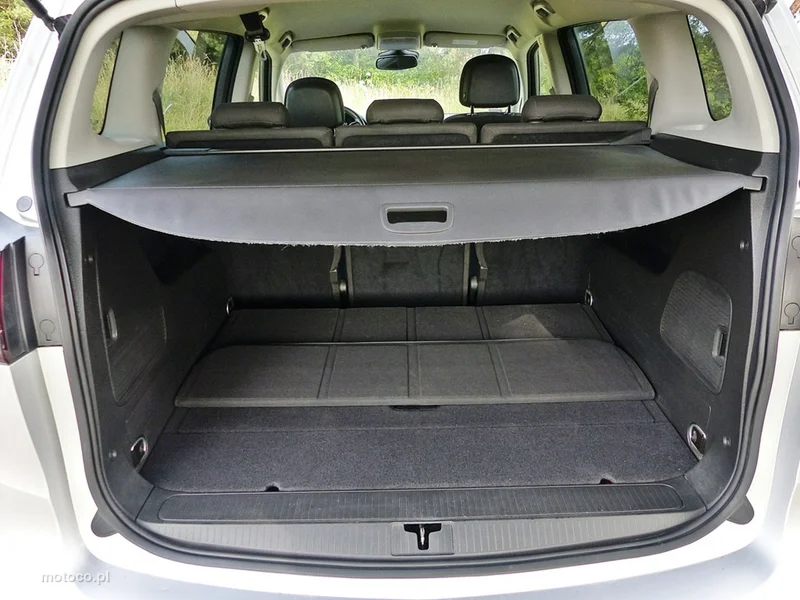Opel Zafira C Tourer 11