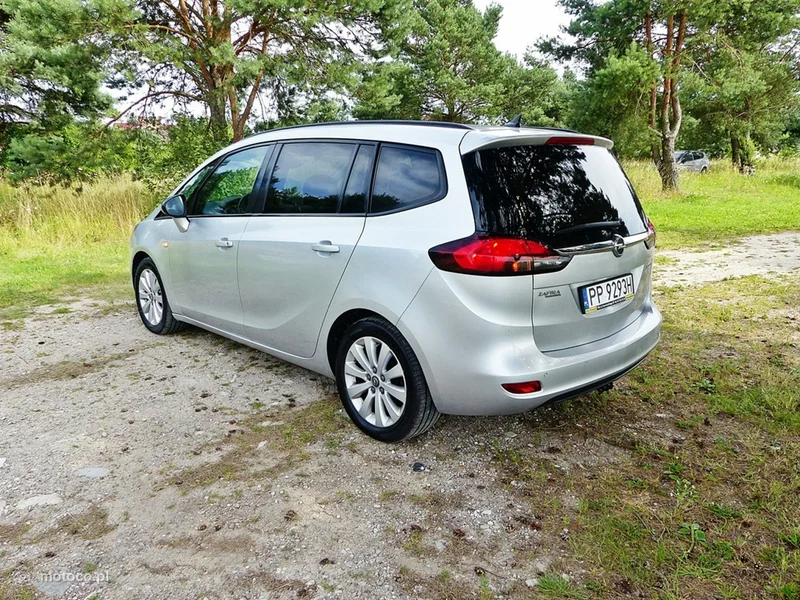 Opel Zafira C Tourer 12
