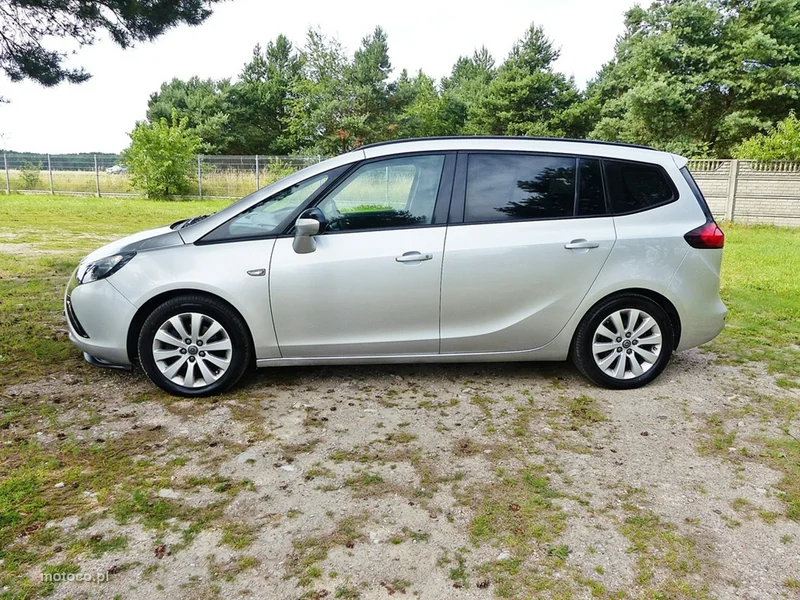 Opel Zafira C Tourer 13