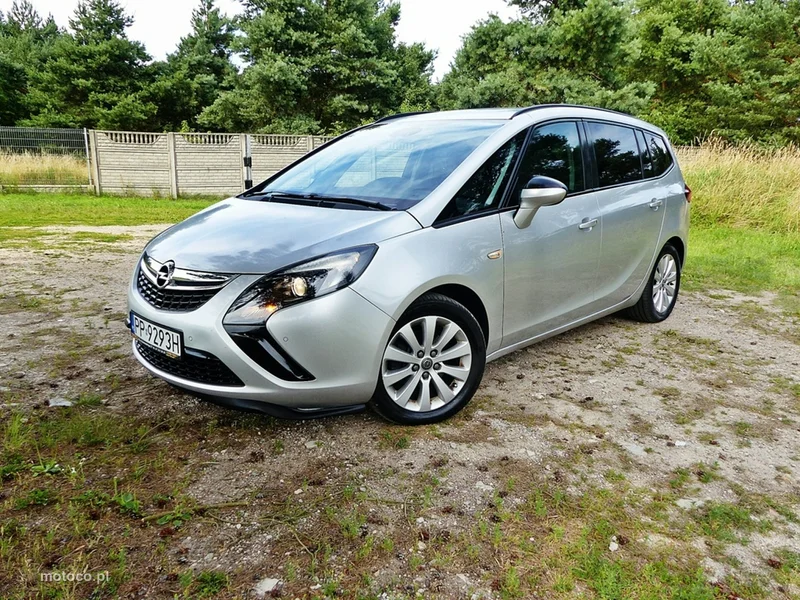 Opel Zafira C Tourer 16