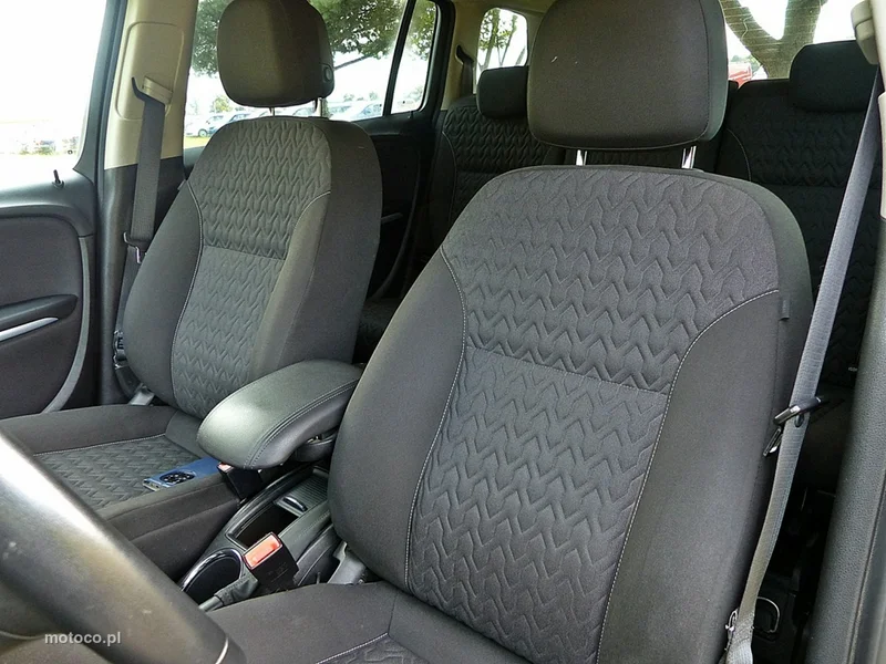 Opel Zafira C Tourer 21