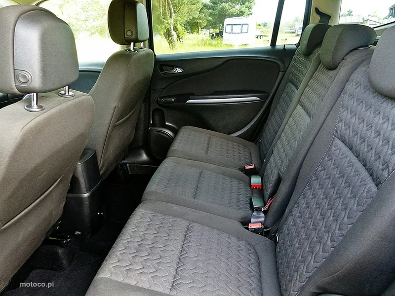 Opel Zafira C Tourer 23