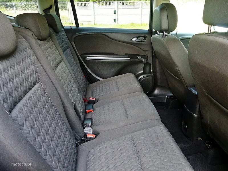 Opel Zafira C Tourer 24