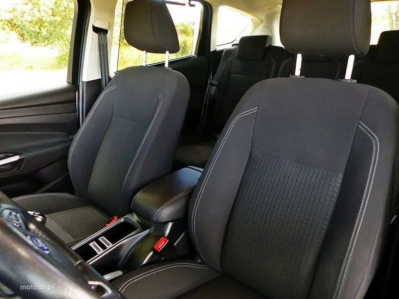 Ford C-Max II 19