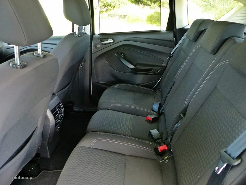 Ford C-Max II 21