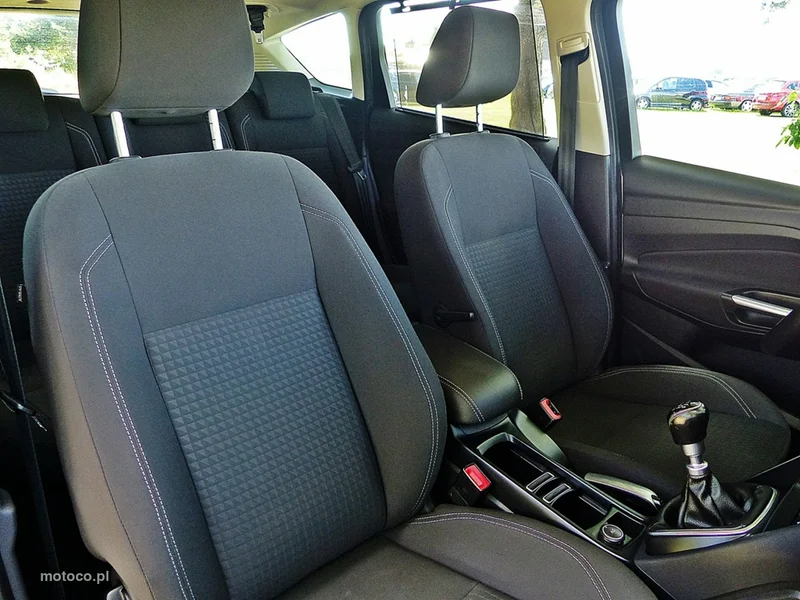 Ford C-Max II 25