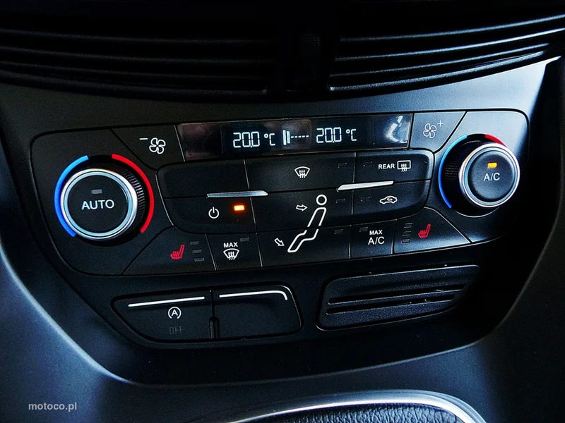 Ford C-Max II 33