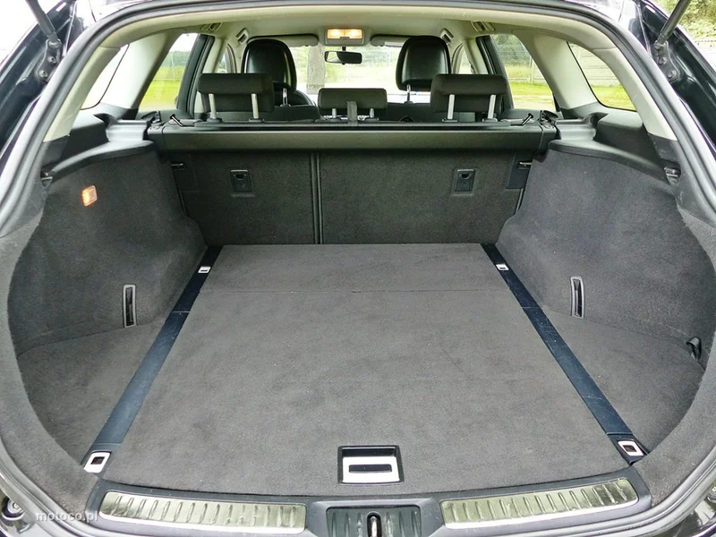 Toyota Avensis T27 11