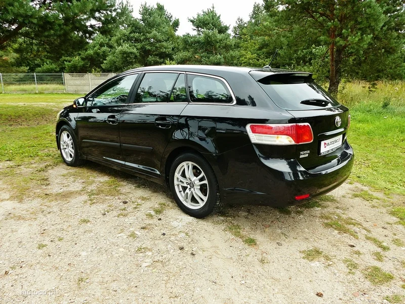 Toyota Avensis T27 12