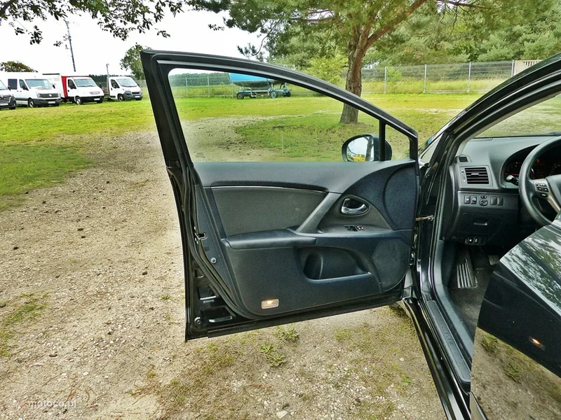 Toyota Avensis T27 17