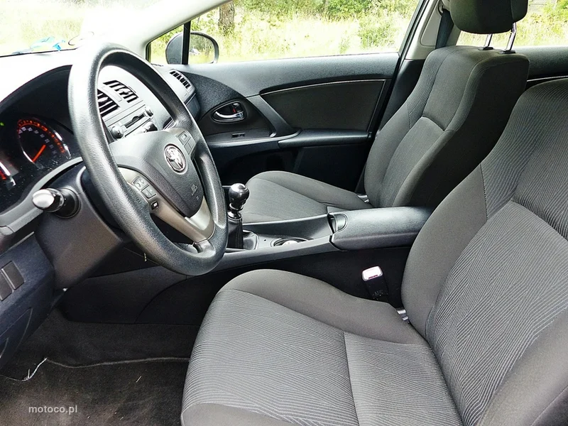 Toyota Avensis T27 19