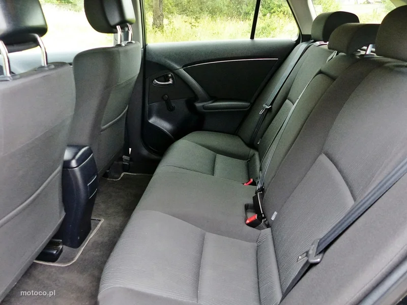 Toyota Avensis T27 22