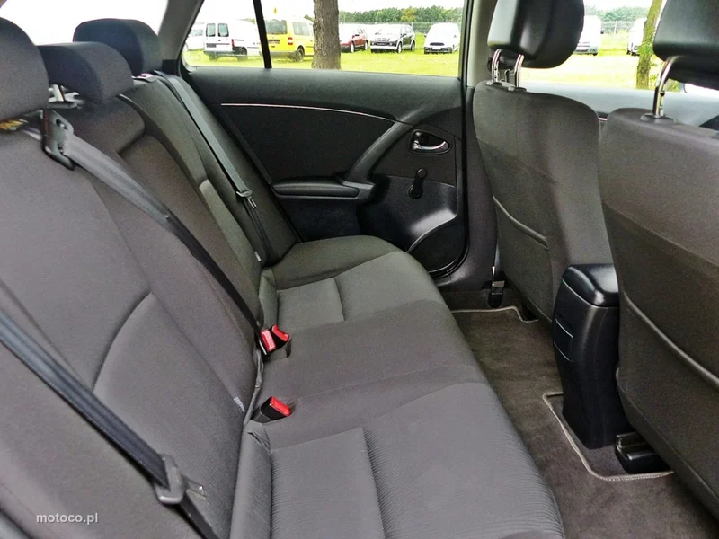 Toyota Avensis T27 23