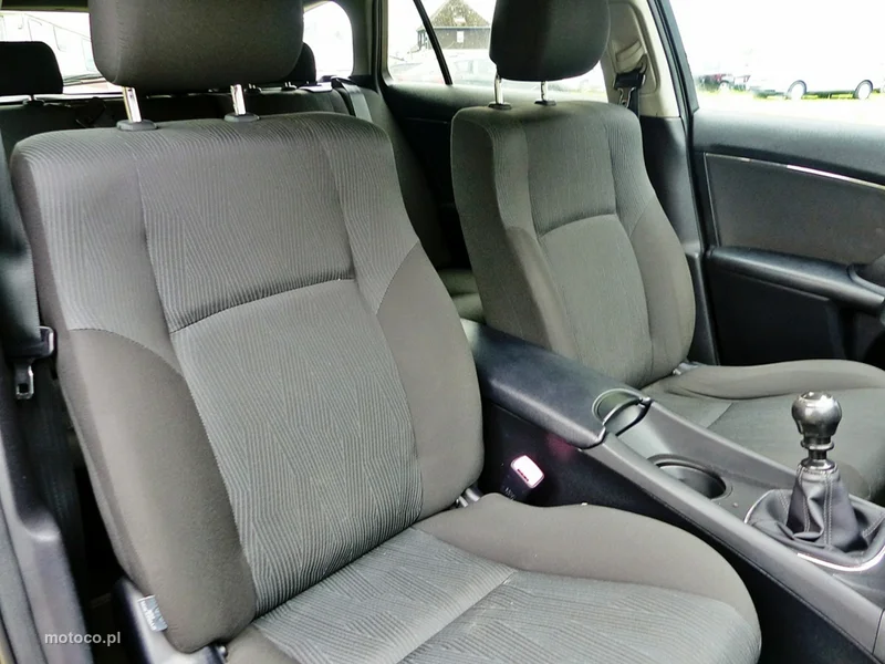 Toyota Avensis T27 26