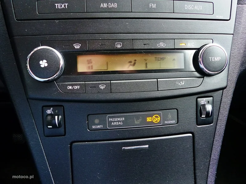 Toyota Avensis T27 33