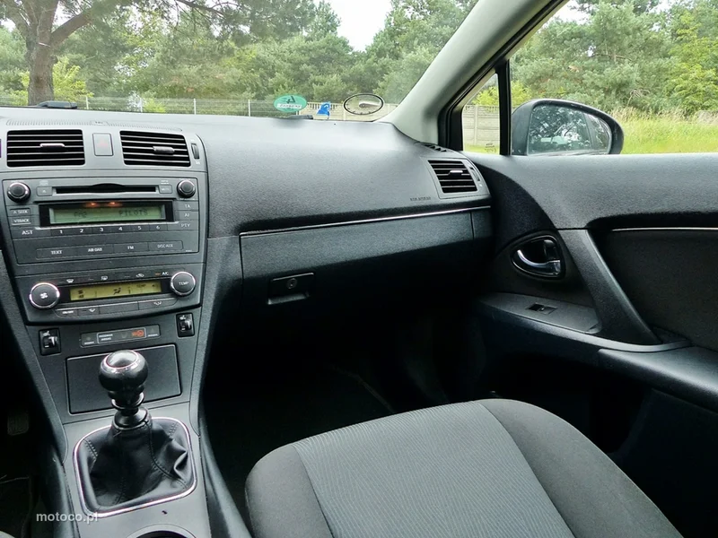 Toyota Avensis T27 37