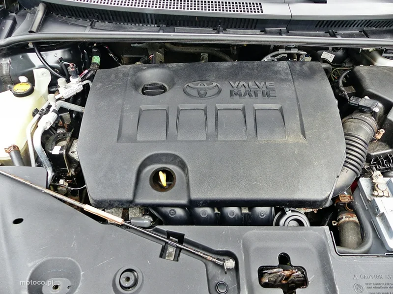 Toyota Avensis T27 39